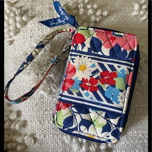 💙 EUC Vera Bradley Carey It All Wristlet In Summer Cottage